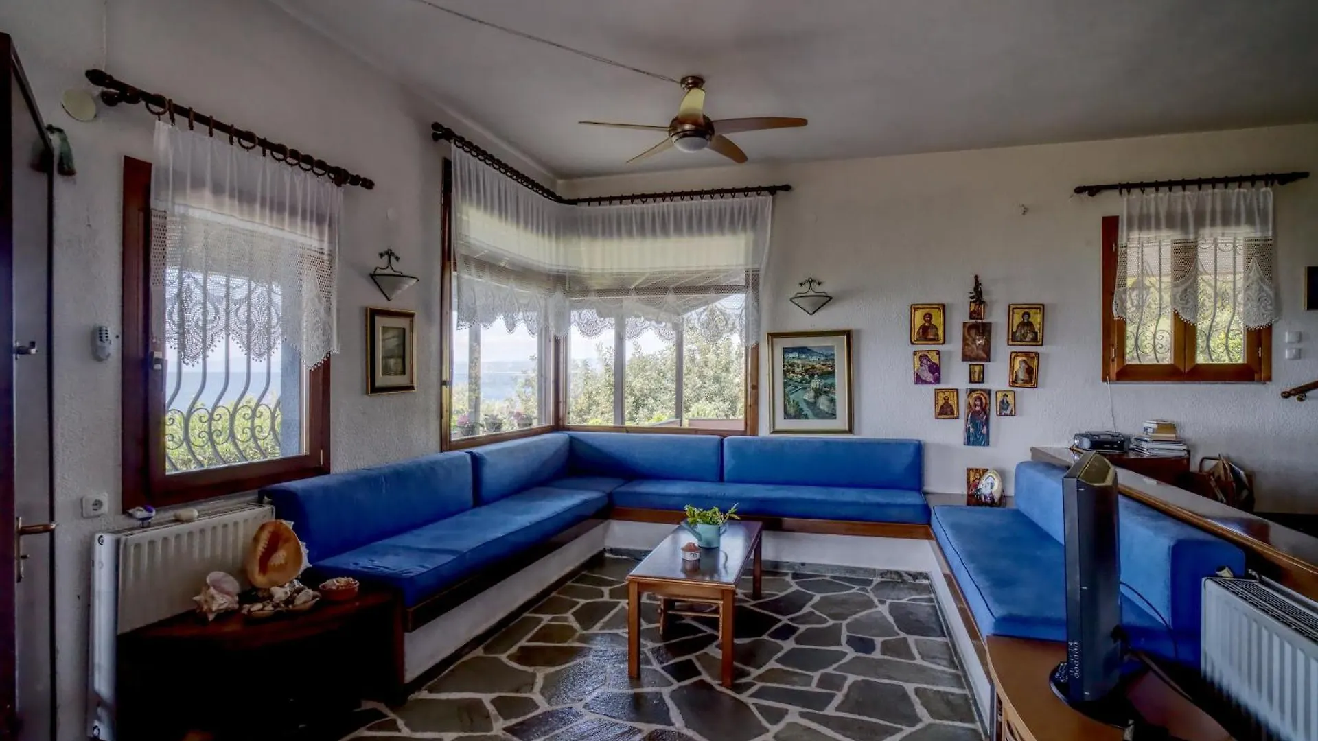 Beachfront Villa With Huge Garden, 3Br, Halkidiki Nea Roda Greece