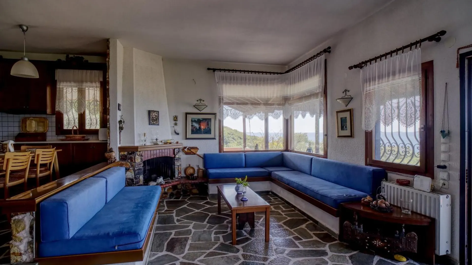 Beachfront Villa With Huge Garden, 3Br, Halkidiki Nea Roda