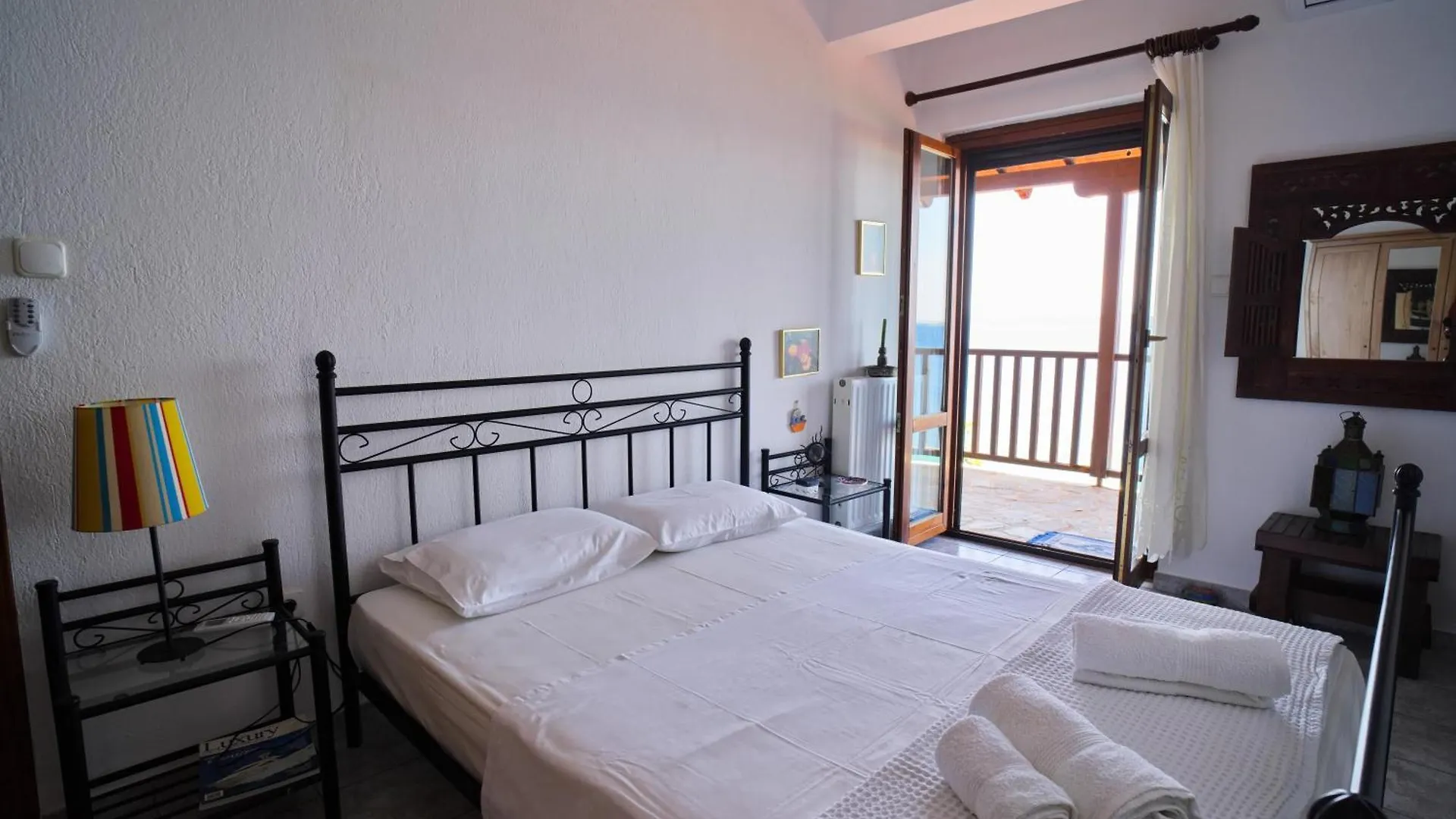 Beachfront Villa With Huge Garden, 3Br, Halkidiki Nea Roda Holiday home