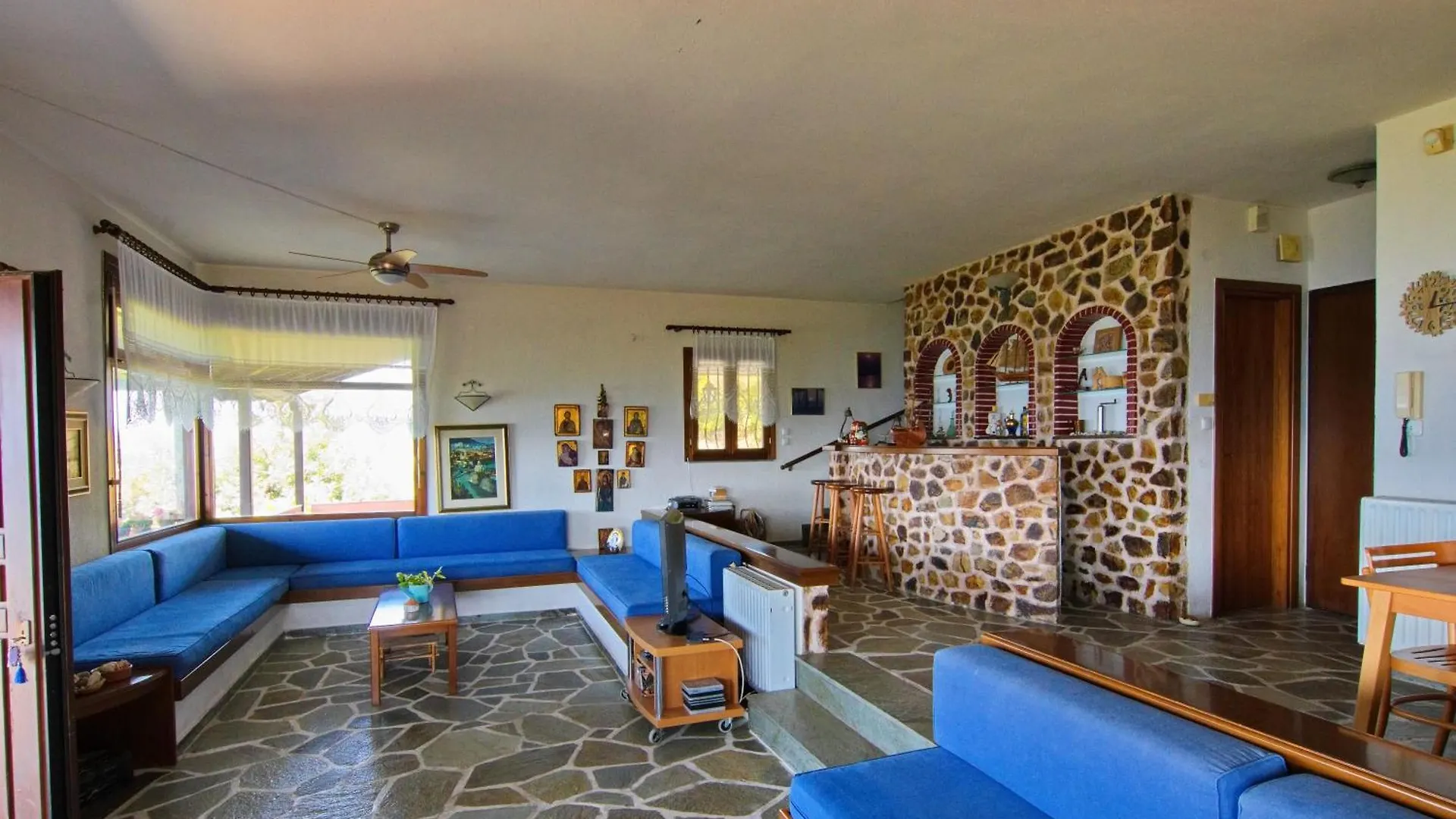 Beachfront Villa With Huge Garden, 3Br, Halkidiki Nea Roda Holiday home