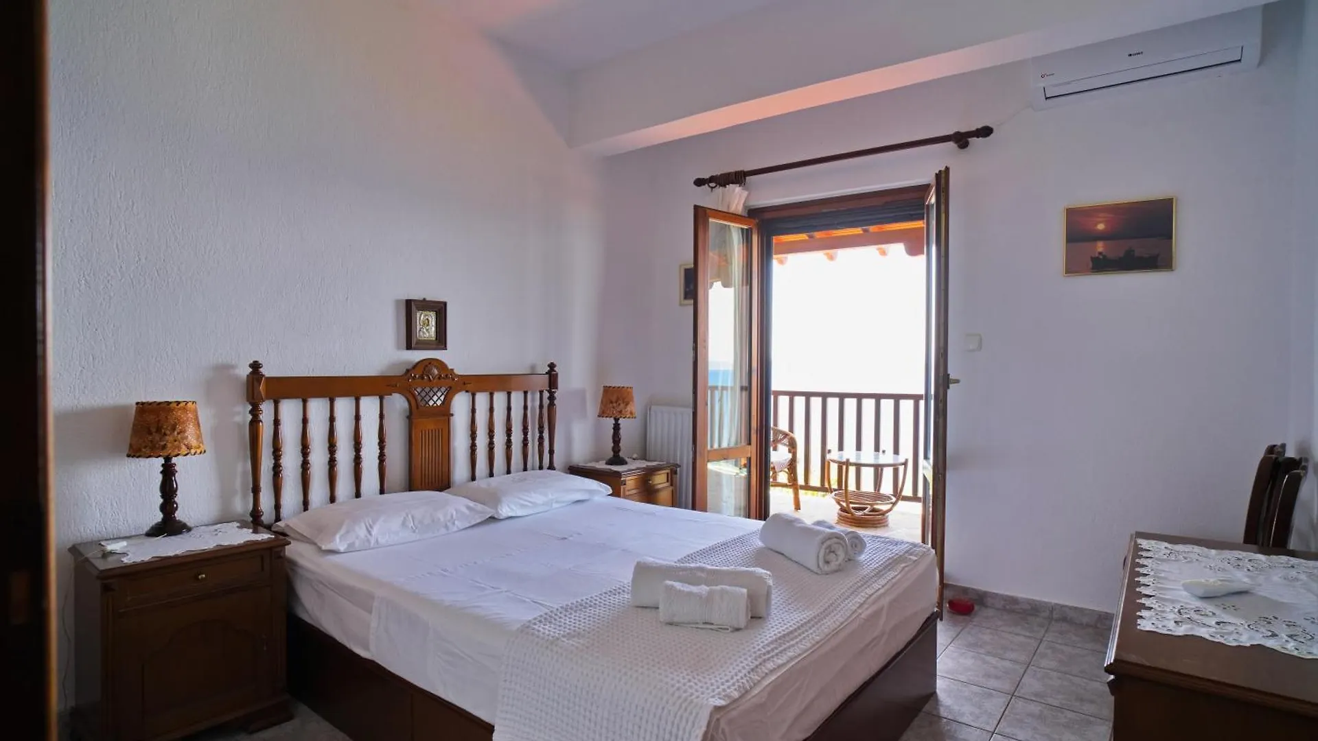 Beachfront Villa With Huge Garden, 3Br, Halkidiki Nea Roda Greece
