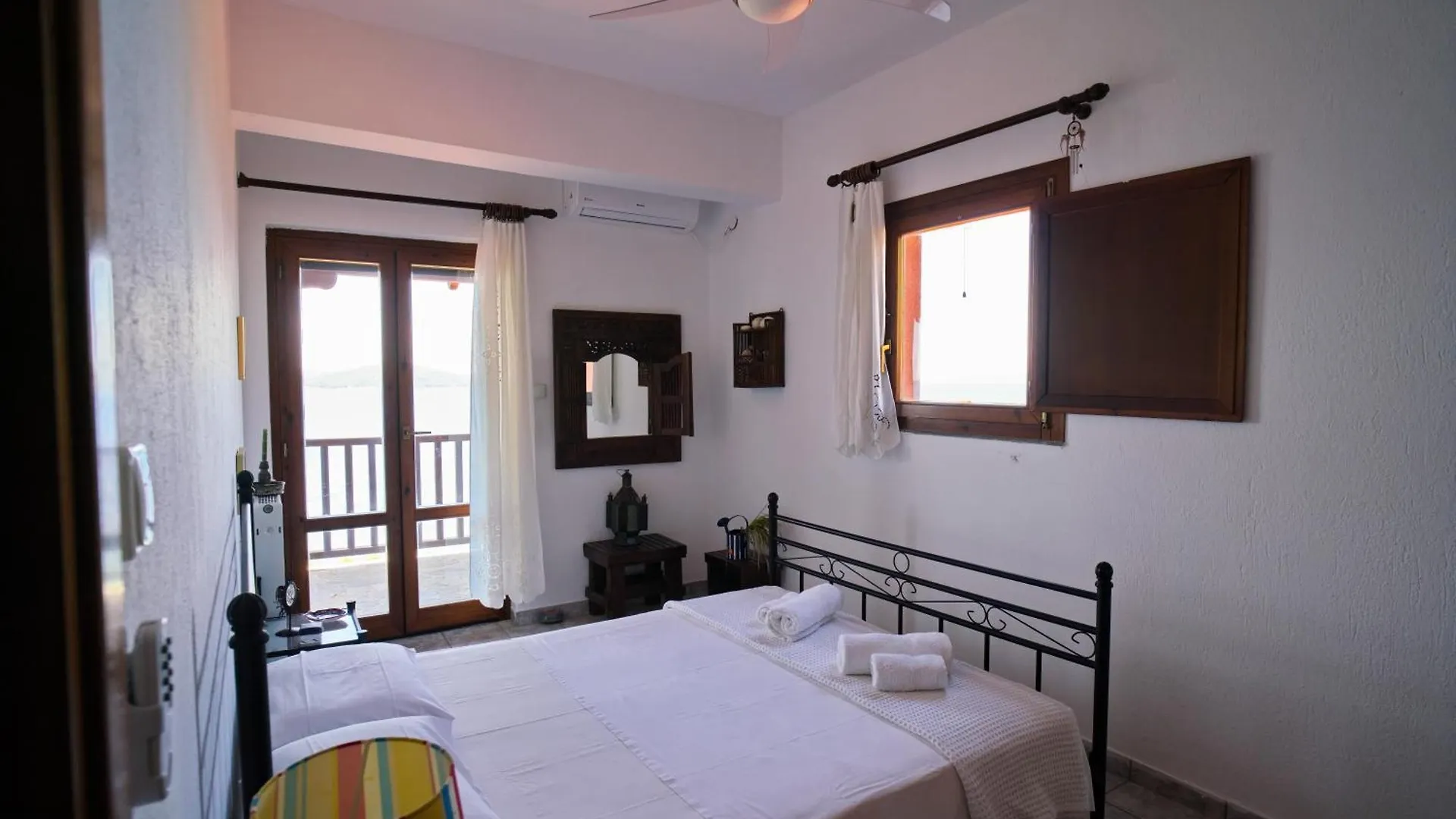 Beachfront Villa With Huge Garden, 3Br, Halkidiki Nea Roda Holiday home