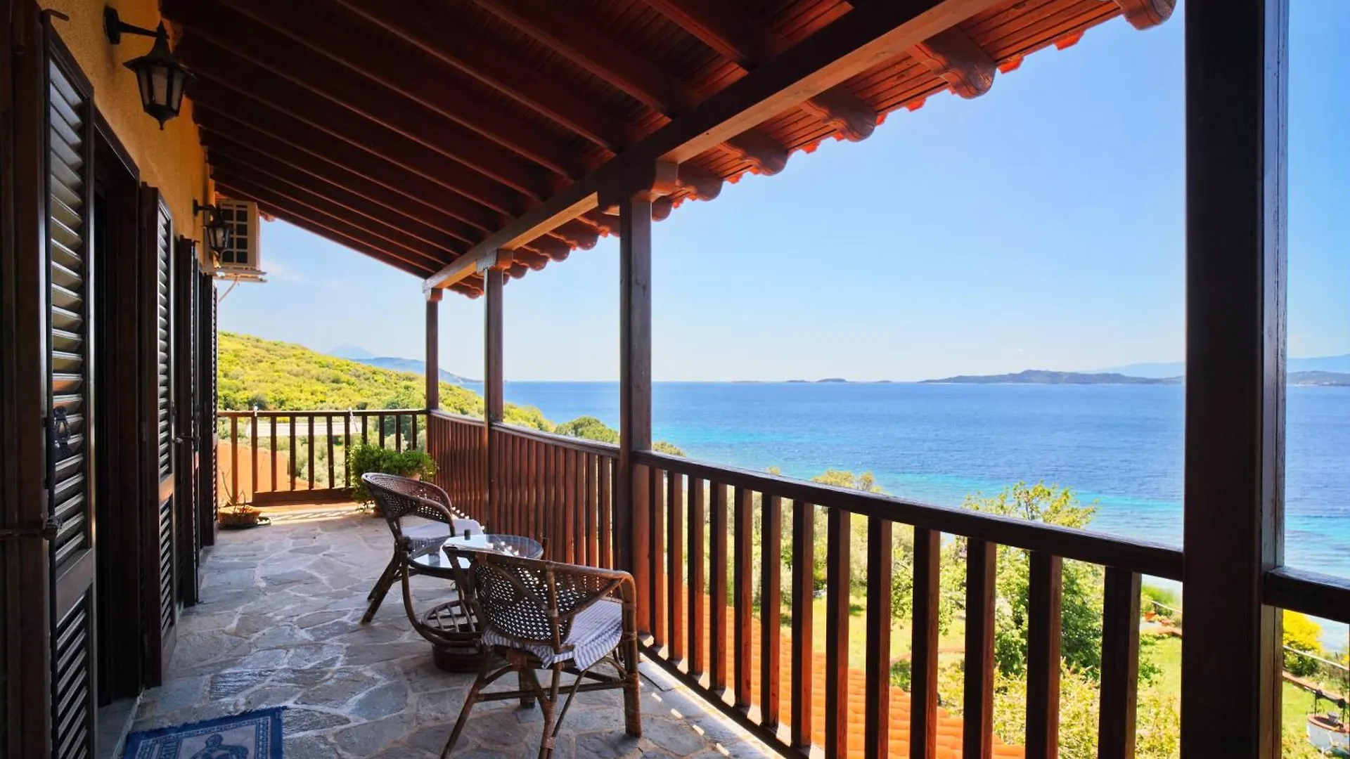 Beachfront Villa With Huge Garden, 3Br, Halkidiki Nea Roda 0*,  Greece