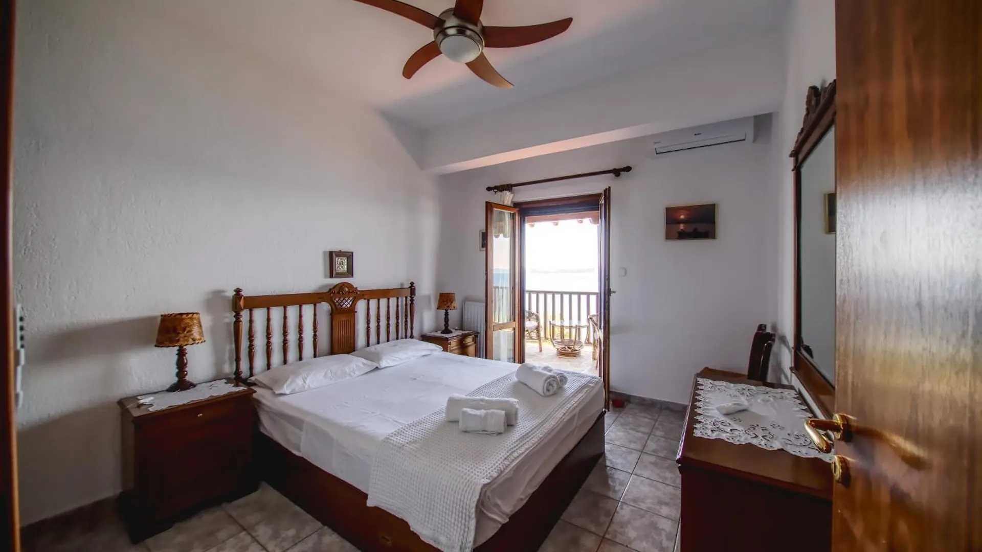 Holiday home Beachfront Villa With Huge Garden, 3Br, Halkidiki Nea Roda