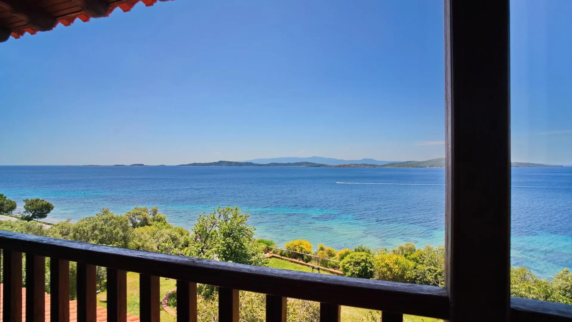 Holiday home Beachfront Villa With Huge Garden, 3Br, Halkidiki Nea Roda Greece