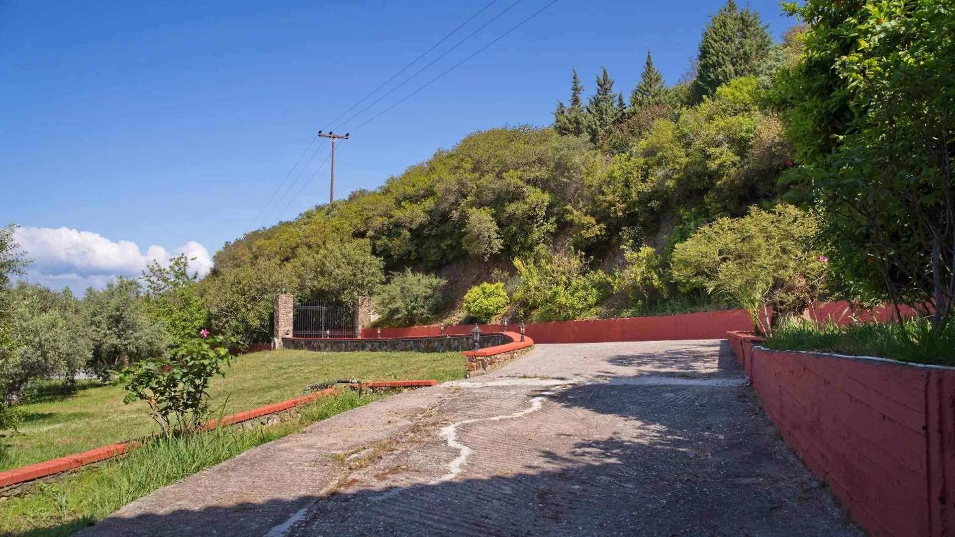 Beachfront Villa With Huge Garden, 3Br, Halkidiki Nea Roda
