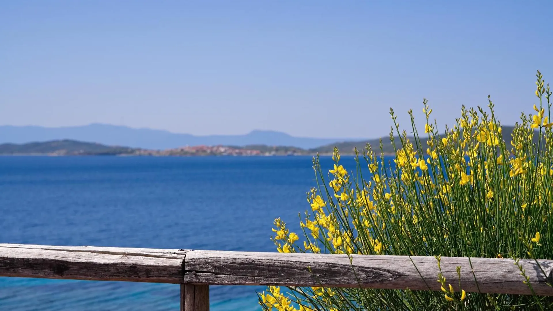 Holiday home Beachfront Villa With Huge Garden, 3Br, Halkidiki Nea Roda