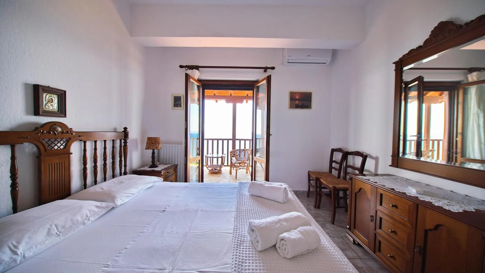 Holiday home Beachfront Villa With Huge Garden, 3Br, Halkidiki Nea Roda