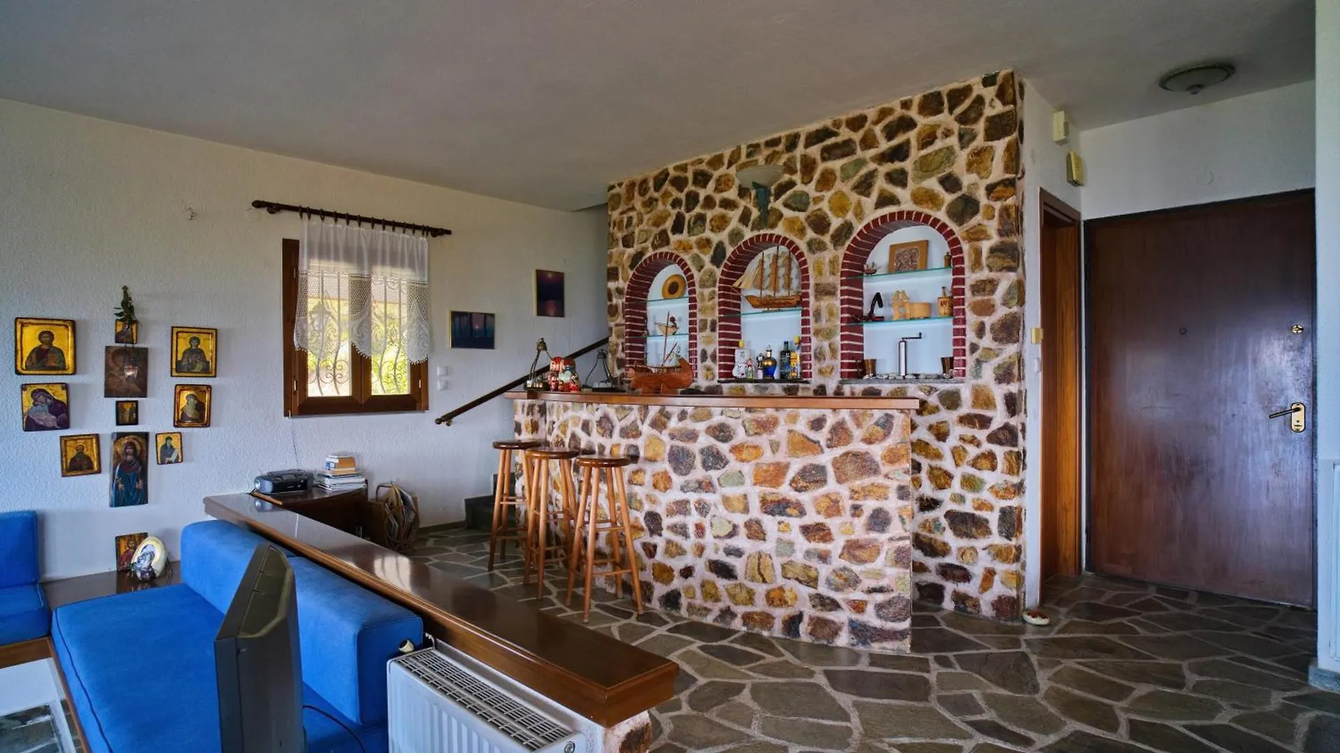 Beachfront Villa With Huge Garden, 3Br, Halkidiki Nea Roda