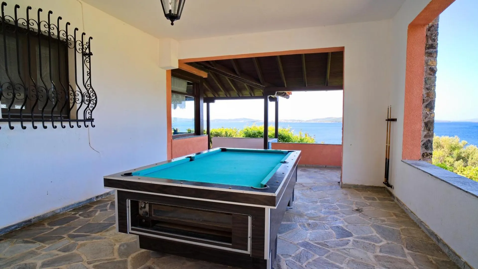 Holiday home Beachfront Villa With Huge Garden, 3Br, Halkidiki Nea Roda