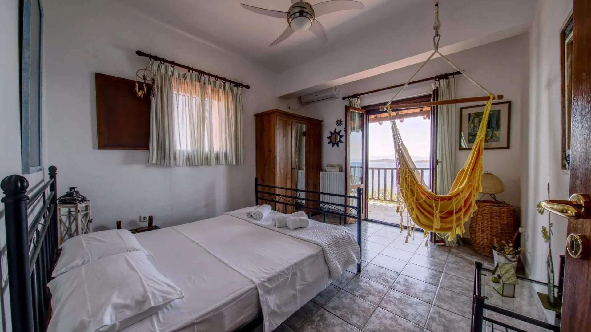 Holiday home Beachfront Villa With Huge Garden, 3Br, Halkidiki Nea Roda