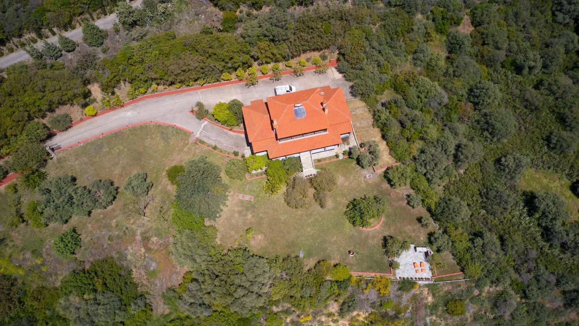 Beachfront Villa With Huge Garden, 3Br, Halkidiki Nea Roda